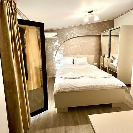 Hotel Marina 2 Бухарест Экстерьер фото
