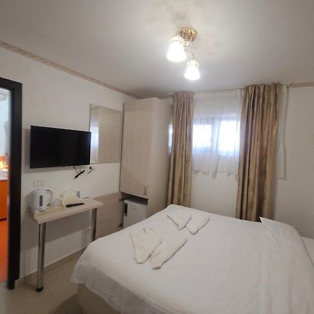 Hotel Marina 2 Бухарест Экстерьер фото