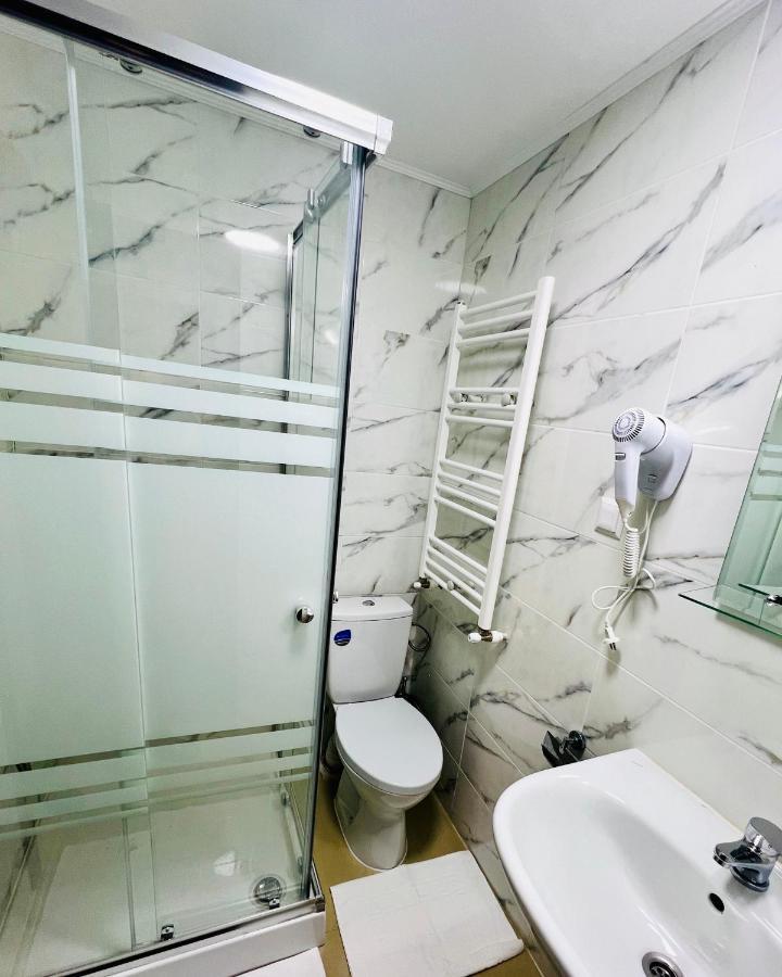 Hotel Marina 2 Бухарест Экстерьер фото