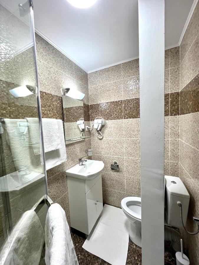 Hotel Marina 2 Бухарест Экстерьер фото