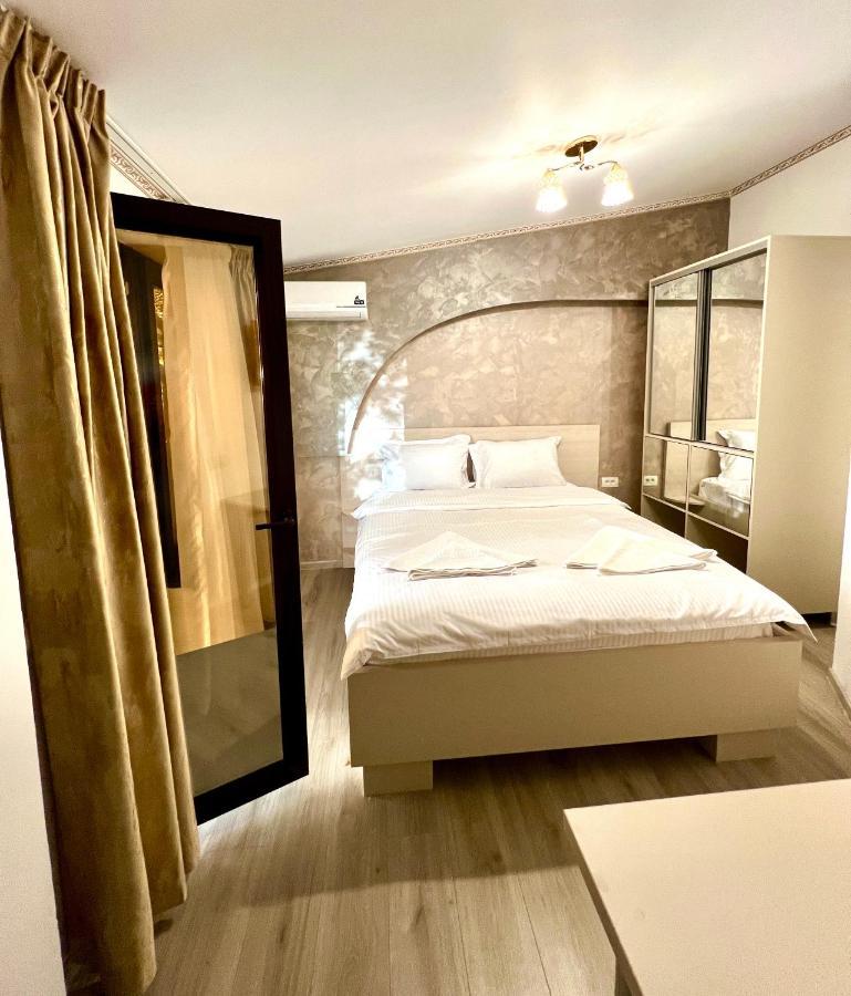 Hotel Marina 2 Бухарест Экстерьер фото