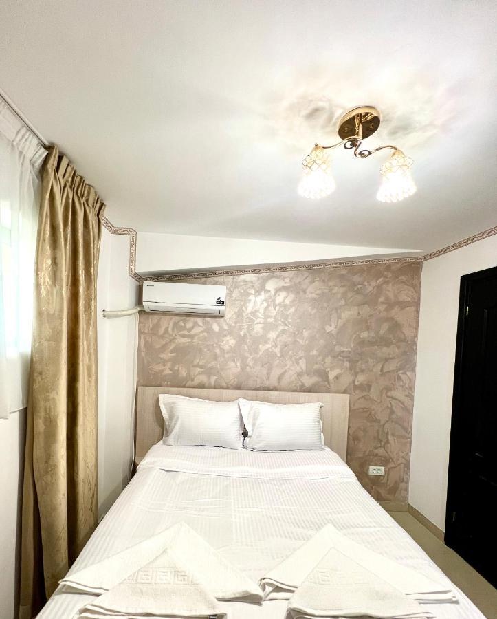 Hotel Marina 2 Бухарест Экстерьер фото