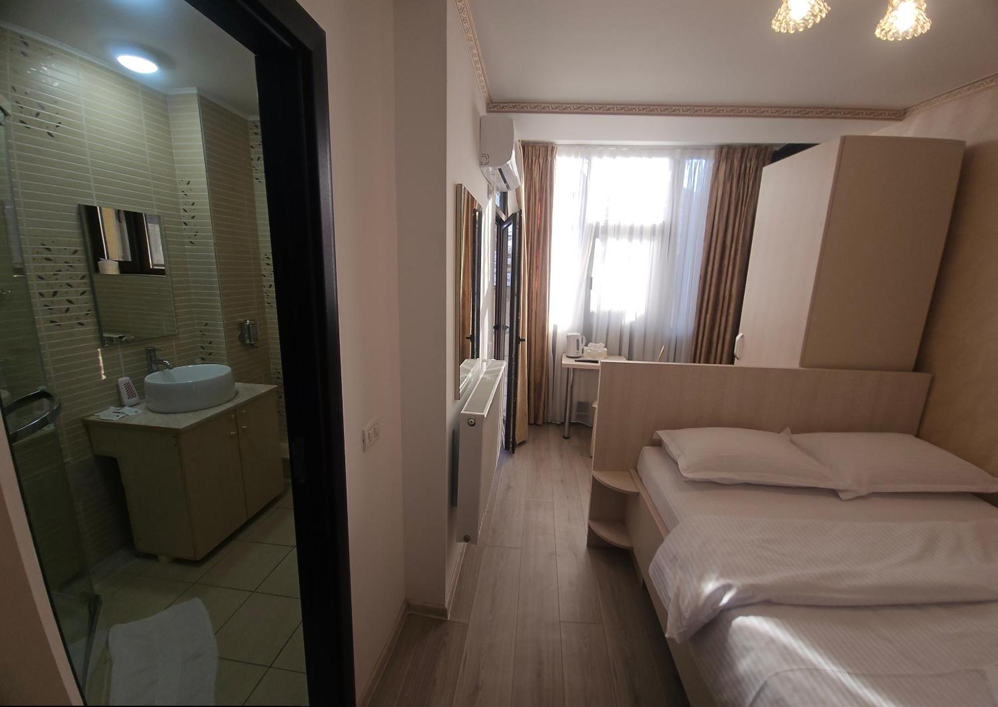 Hotel Marina 2 Бухарест Экстерьер фото